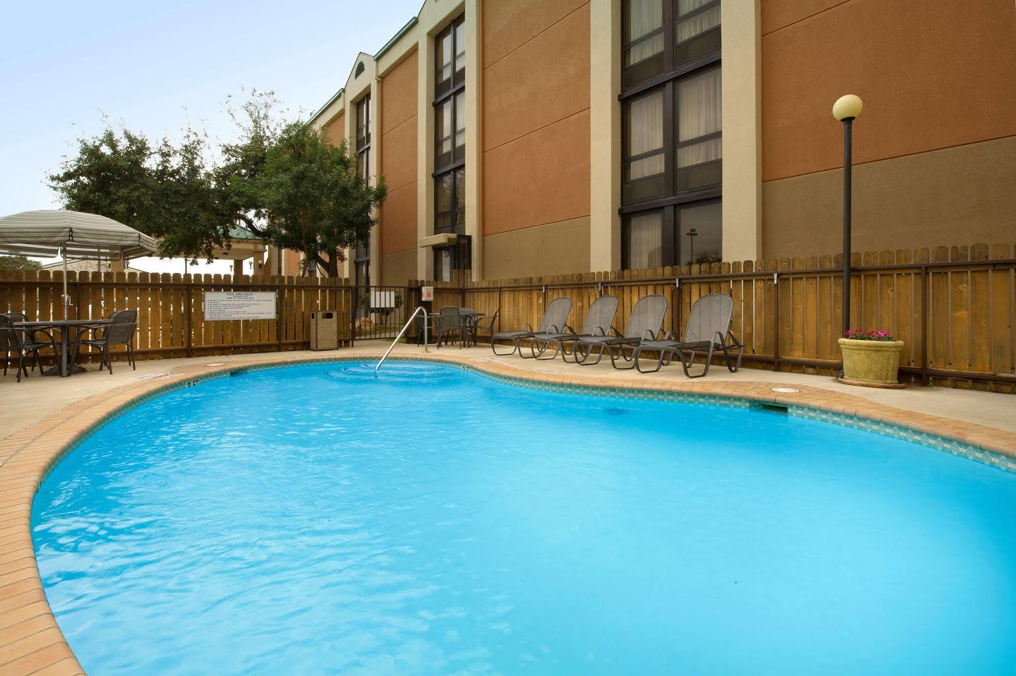 Pear Tree Inn San Antonio Northwest Medical Center Экстерьер фото